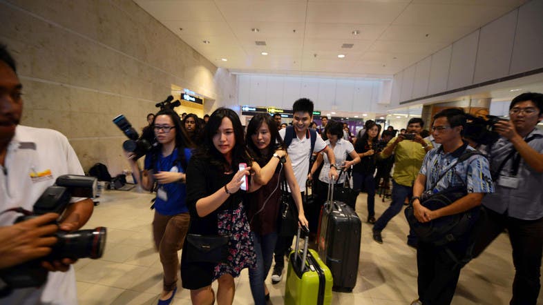 Search for AirAsia flight resumes in full force - Al Arabiya News