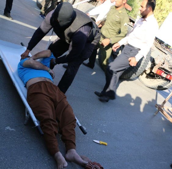بالصور..هكذا يتم الإعدام في إيران لترهيب الشعب