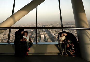 women hold their daughters as they visit the Four Seasons Skyline Tower, in Riyadh, Saudi Arabia. (File photo: AP)