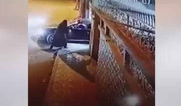 اغتيال رجل أعمال جزائري معروف بطريقة هوليوودية.. أمام زوجته 2 صورة من الفيديو الصادم