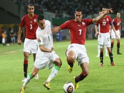 لقاء سابق للمنتخب المصري أمام نظيره الجزائري في كأس الأمم الإفريقية