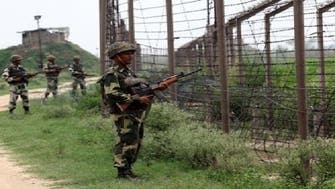 مقتل 5 من قوات الأمن الهندية ومتمردين في اشتباك بكشمير