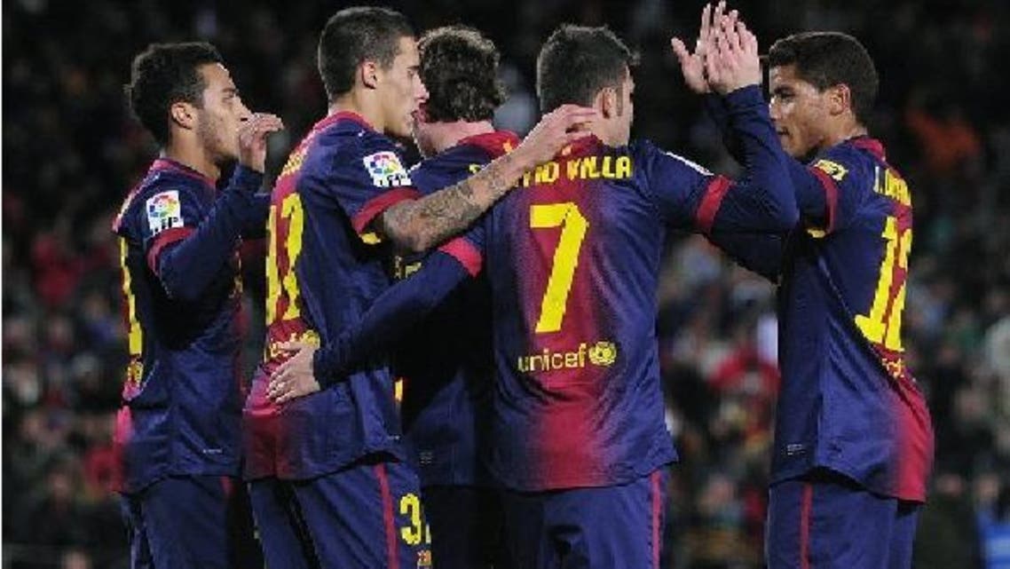 لاعبو برشلونة يحتفلون بهدف فيا في مرمى ألافيس