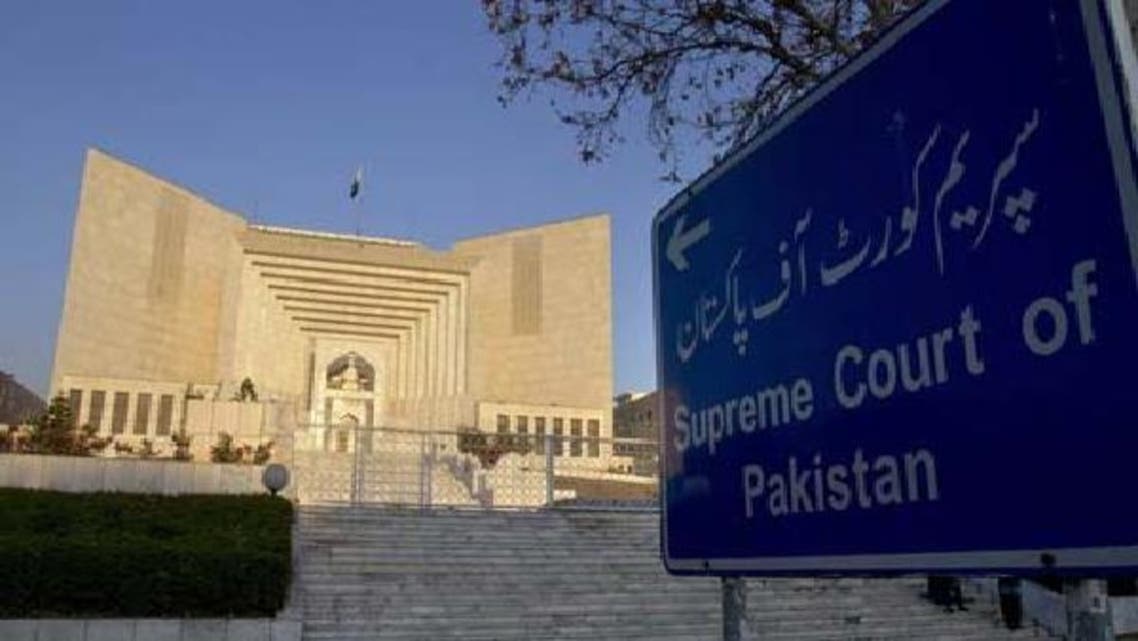پاکستانی حکومت عدالت عظمیٰ کے حکم پر سوئس حکام کو خط لکھنے کے معاملہ پر پس وپیش سے کام لیتی رہی ہے