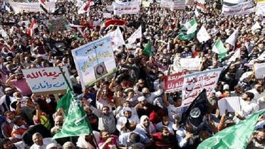 قاہرہ میں ہزاروں افراد نے شریعت کو قانون سازی کا بنیادی مآخذ قرار دینے کے لیے مظاہرہ کیا ہے