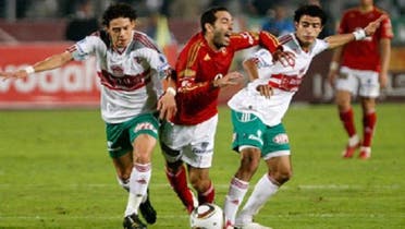 Al-Ahly\'s Mohammed Abu Treka (C) is caught between Al Zamalek\'s Omar Gaber (R) and Ibrahim Salah (L) during their Egypt Premier League soccer match in Cairo, December 30, 2010. (Reuters)