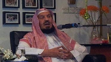 سعودی عالم دین ڈاکٹرعبداللہ بن سلیمان آل مناعی ملائشیا میں وظیفہ حاصل کرنے والے سعودی طلبہ سے خطاب کر رہے ہیں