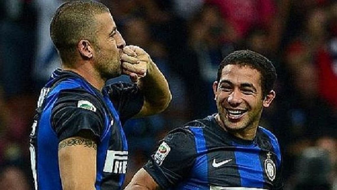 لاعب الإنتر صامويل محتفلاً بهدف الفوز