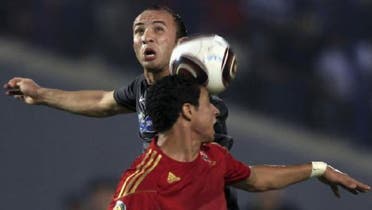 Ramy Rabiea of Egypt\'s Al-Ahly fights for the ball with Wajdi Bouazzi of Tunisia\'s Esperance during their African Champions League (CAF) soccer match in Cairo Stadium Sept. 16, 2011. (Reuters