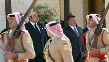 مراکش کے شاہ محمد ششم عمان میں اردن میں شامی مہاجر کیمپ کا دورہ کر رہے ہیں
