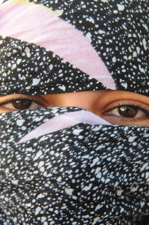 الامتناع عن الخروج نهارا