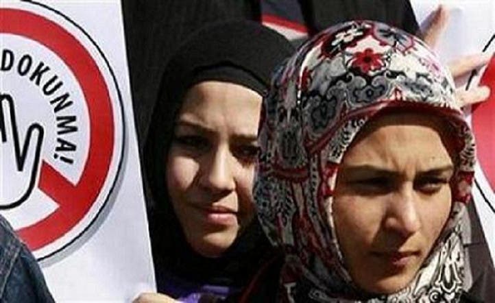 Turkey allows female lawyers to wear hijab in courts 