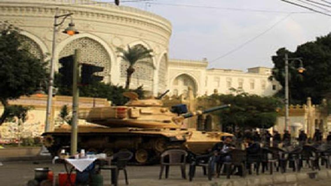 دبابة للجيش المصري أمام قصر الاتحادية (أرشيفية)
