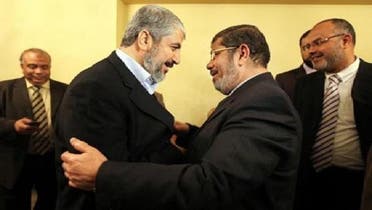 حماس کے سربراہ خالد مشعل مصر کے صدر محمد مرسی سے ملاقات کر رہے ہیں