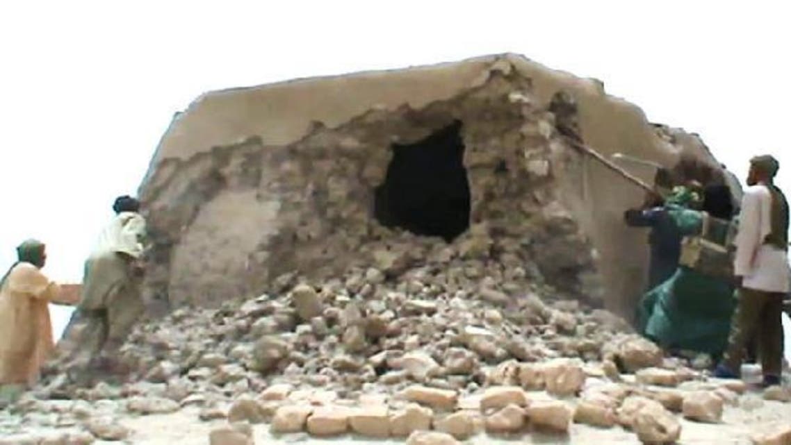 Islamist militants destroy an ancient shrine in Timbuktu. Mali Islamists occupying the city of Timbuktu, north-west of Mali, are destroying more mausoleums announced an Islamist chief in the city on Dec.23, 2012. (AFP)