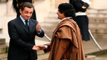 فرانس کے سابق صدر نیکولا سارکوزی کی مقتول معمر قذافی کے ساتھ 2007ء میں ملاقات کی ایک تصویر