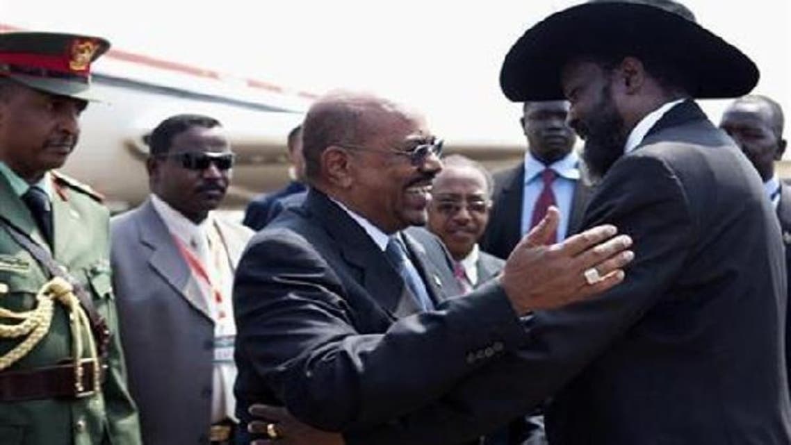 South Sudan\'s President Salva Kiir (R) welcomes Sudan\'s President Omar Hassan al-Bashir at Juba airport July 9, 2011. (Reuters)