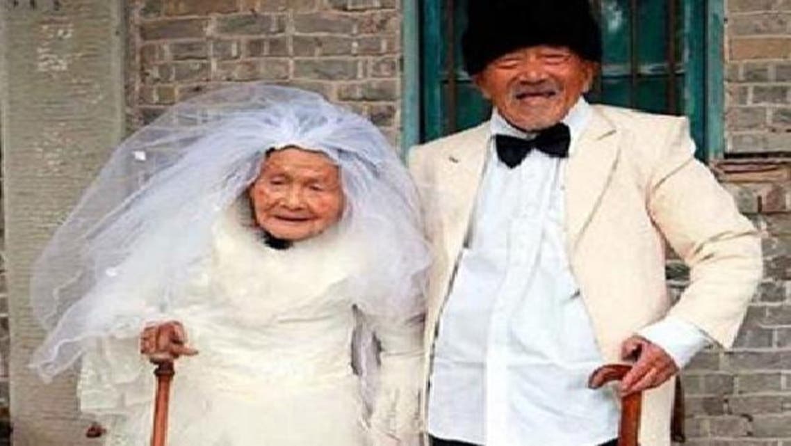 بعد 9 عقود من الزواج.. صينيان يلتقطان صورا لعرسهما