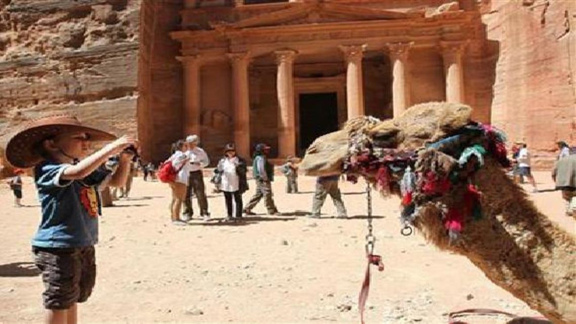 سياح في منطقة البتراء الأثرية جنوب الأردن