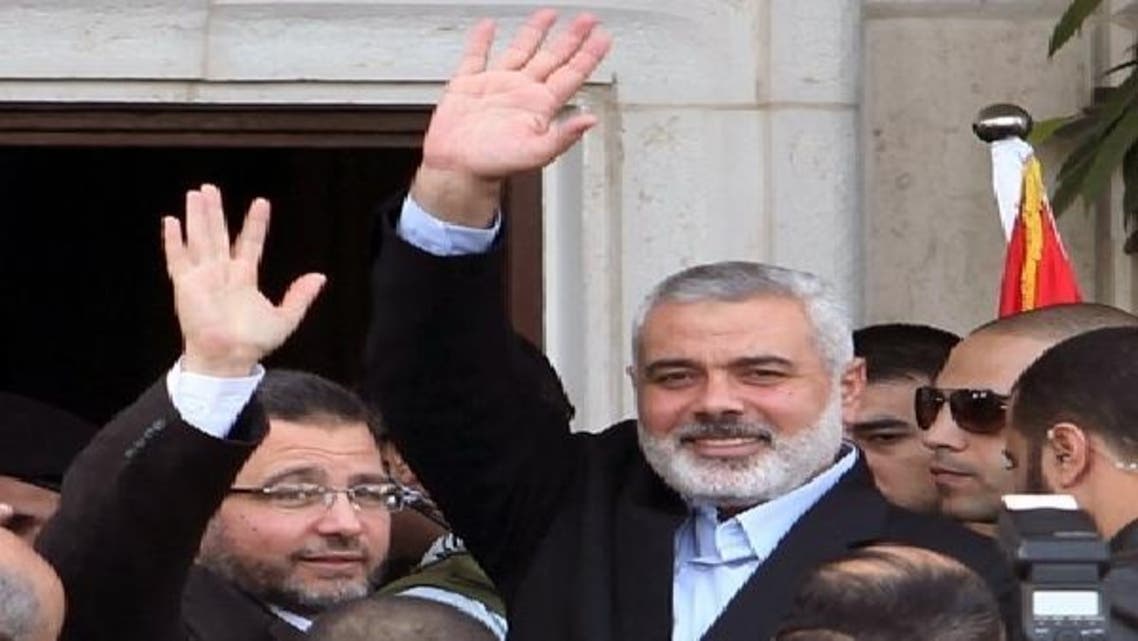 مصری وزیر اعظم ہشام قندیل اپنے فلسطینی ہم منصب اسماعیل ہنیہ کے ہمراہ