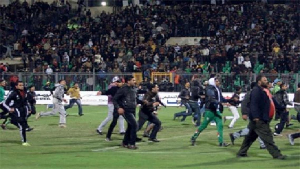 جانب من أحداث بورسعيد التي تجمد بسببها النشاط الكروي في مصر
