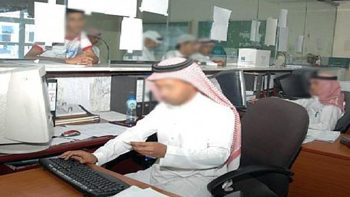 مواطن سعودي يقاضي موظفاً لم يرد عليه «السلام»