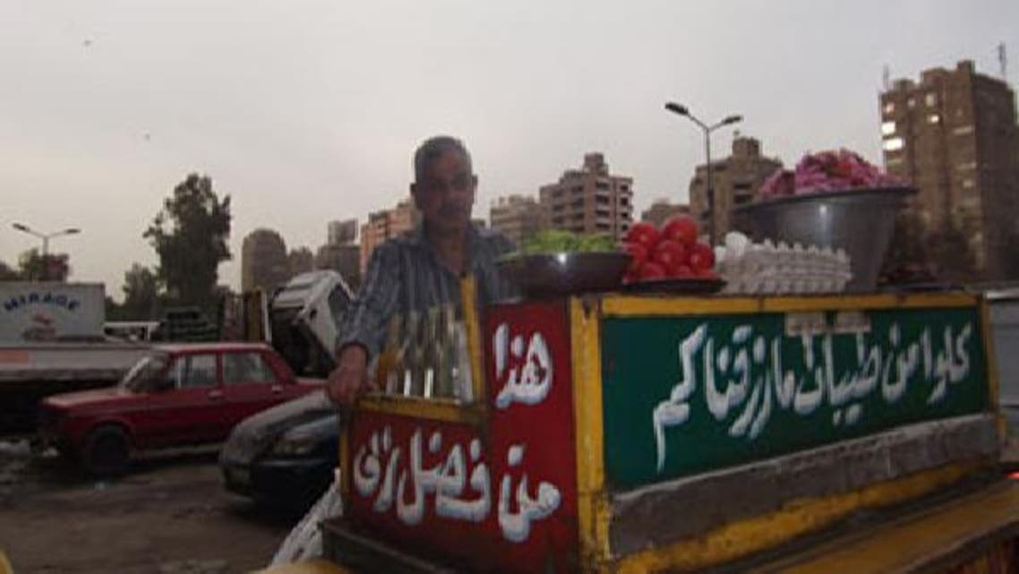عربات الفول علامة مميزة لشوارع القاهرة