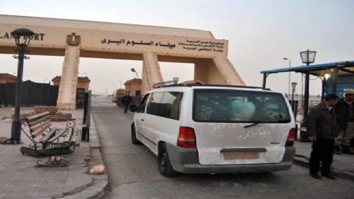 منفذ السلوم الطريق البري الوحيد الرابط بين مصر وليبيا