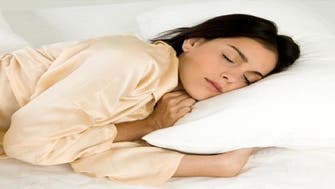 دراسة جديدة.. النوم عارياً يحميك من السمنة والسكري