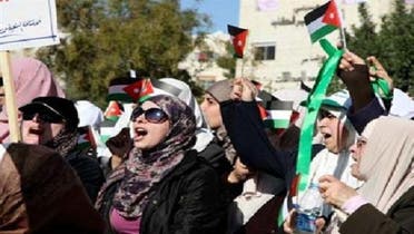 عمان میں ہزاروں افراد نے مہنگائی کے خلاف احتجاجی مظاہرہ کیا ہے اور حکومت کی تبدیلی کا مطالبہ کیا ہے