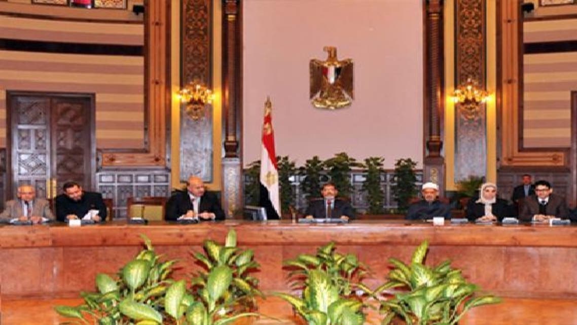 مرسي خلال اجتماعة مع القوى السياسية