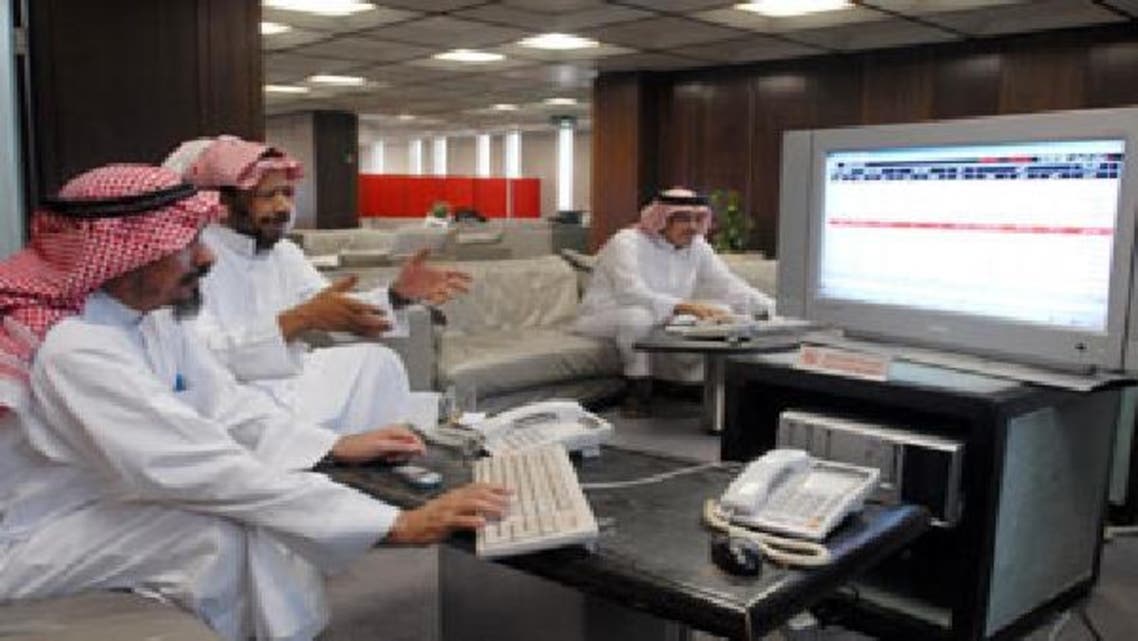متداولون في السوق السعودية