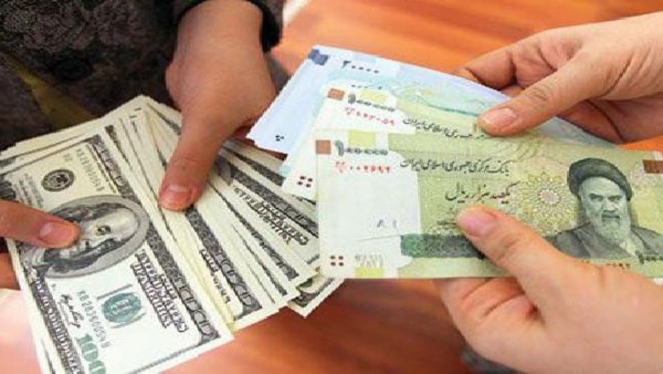 الريال الإيراني يستأنف الهبوط لـ140 ألفا مقابل الدولار