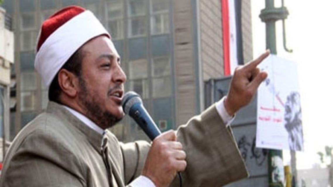 Speaking to protesters in Cairo’s Tahrir Square, Sheikh Mohammed Abdullah Nasr, leader of the Front “Ozharyoun with civil state,” said U.S. Secretary of State John Kerry is coming to Egypt on March 2 to support “Mursi the Zionist.” (Photo courtesy of almesryoon.com)