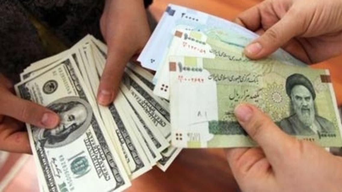 تومان إيراني ودولارات