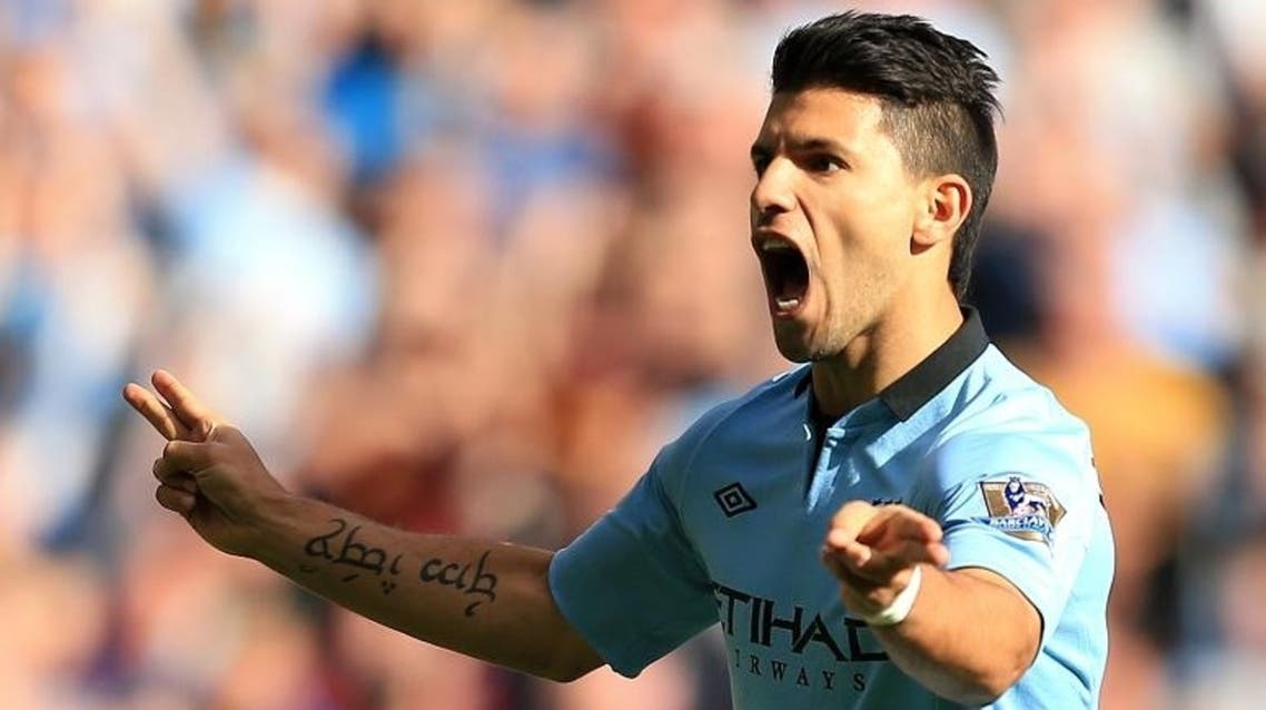 أغويرو يحتفل بأحد اهدافه مع مانشستر سيتي