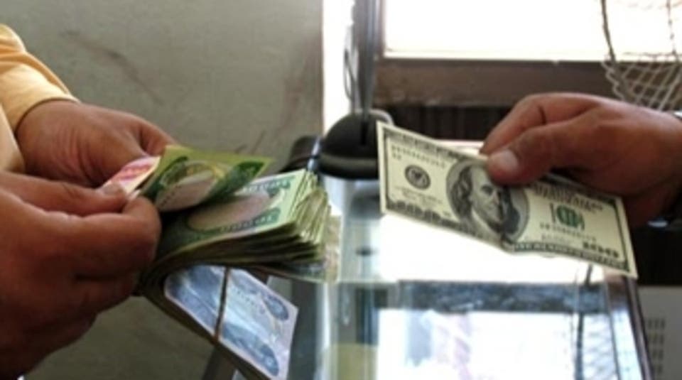 الدينار العراقي يتراجع نتيجة تهريب الدولار لإيران وسوريا