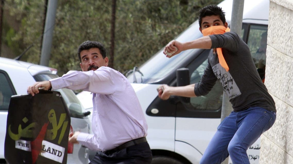 palestinians throw stones on March 30th 2013 marking land day AFP