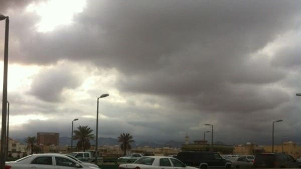 سيول وسماء ملبدة بالغيوم في حائل