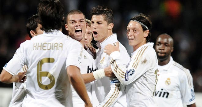 لاعبو مدريد يحتفلون بأحد الأهداف