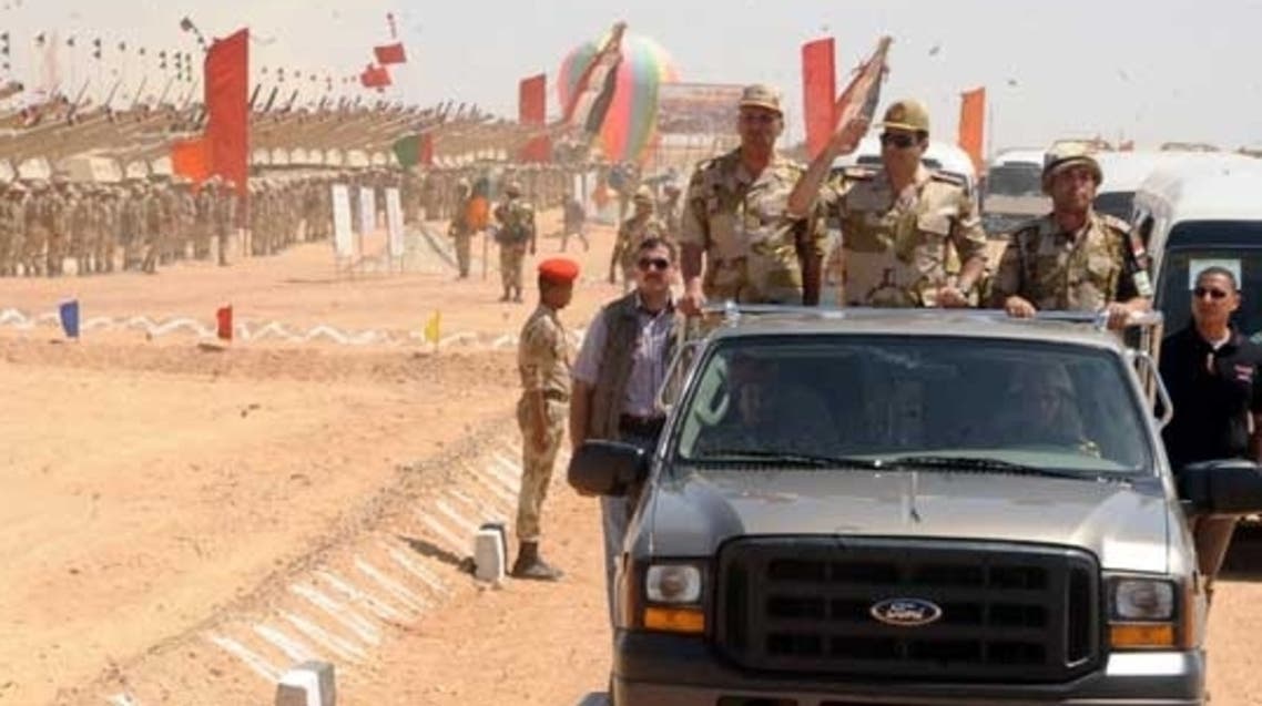عبدالفتاح السيسي يتفقد قوات الجيش