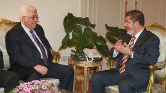 مرسي بحث مع عباس سبل دفع عملية المصالحة بين فتح وحماس
