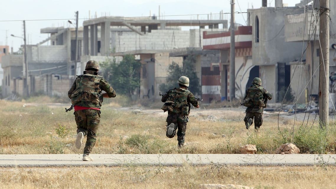 Syrian Army soldiers run during a battle against opposition fighters in the city of Qusayr, in Syria's central Homs province, on May 23, 2013. AFP