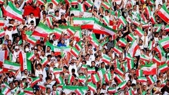 مشجعو منتخب إيران يطلقون شعار "لا لغزة لا للبنان"