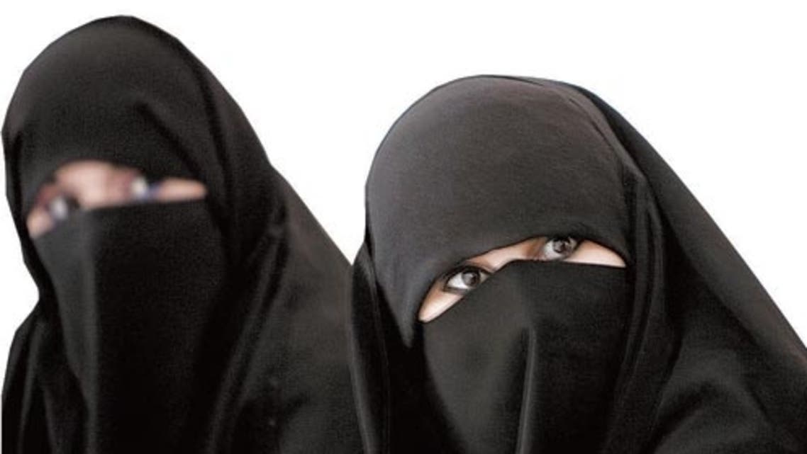 فتيات