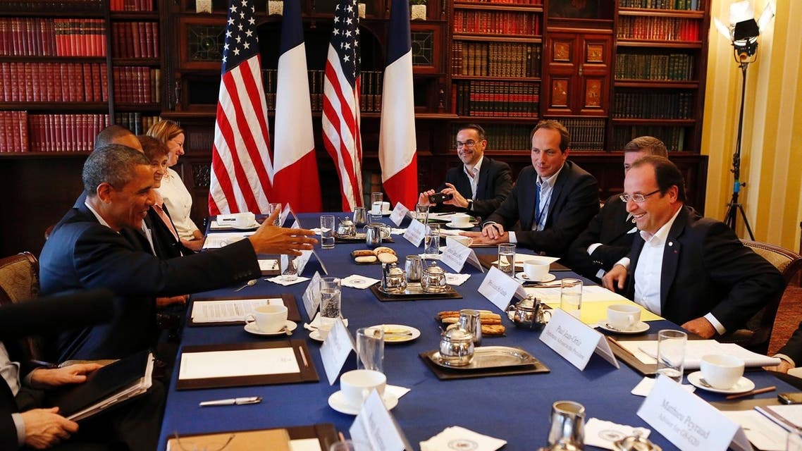 U.S. President Barack Obama (L) meets with French President Francois Hollande during their meeting at the G8 Summit in Enniskillen, Northern Ireland June 18, 2013. (File photo: Reuters)