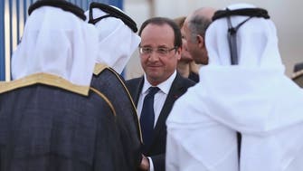 Hollande in Qatar for talks on Syria, economy 