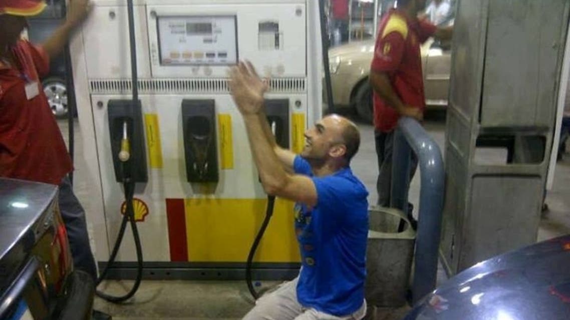 المصريون يسخرون من شح البانزين