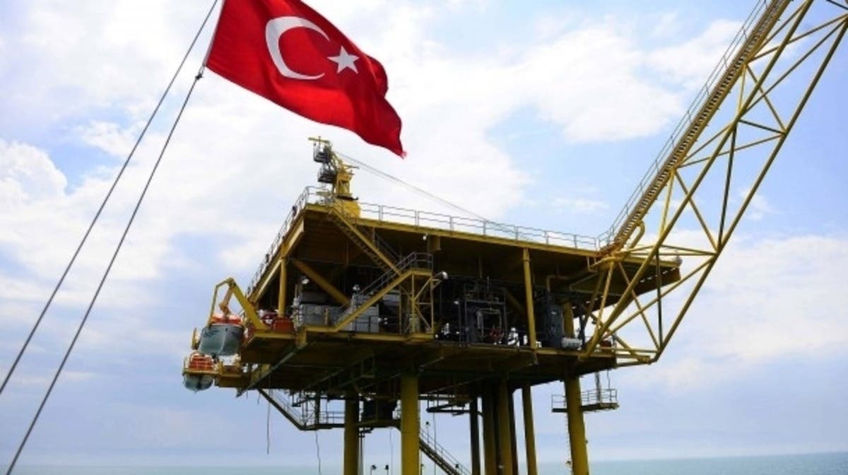 تركيا تبدأ استخراج الغاز الطبيعي من البحر الأسود   