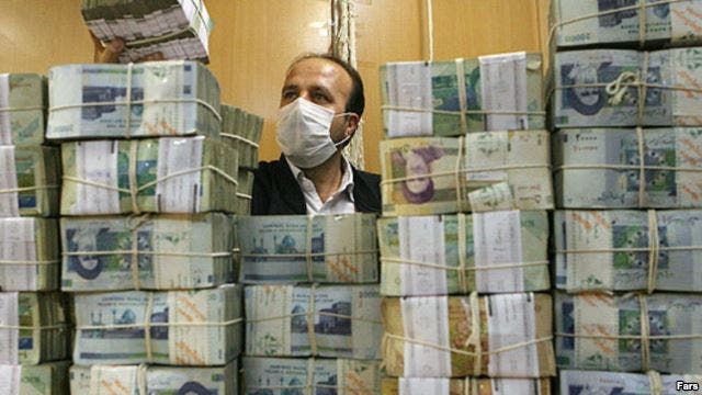 العملة الإيرانية في هبوط انحداري
